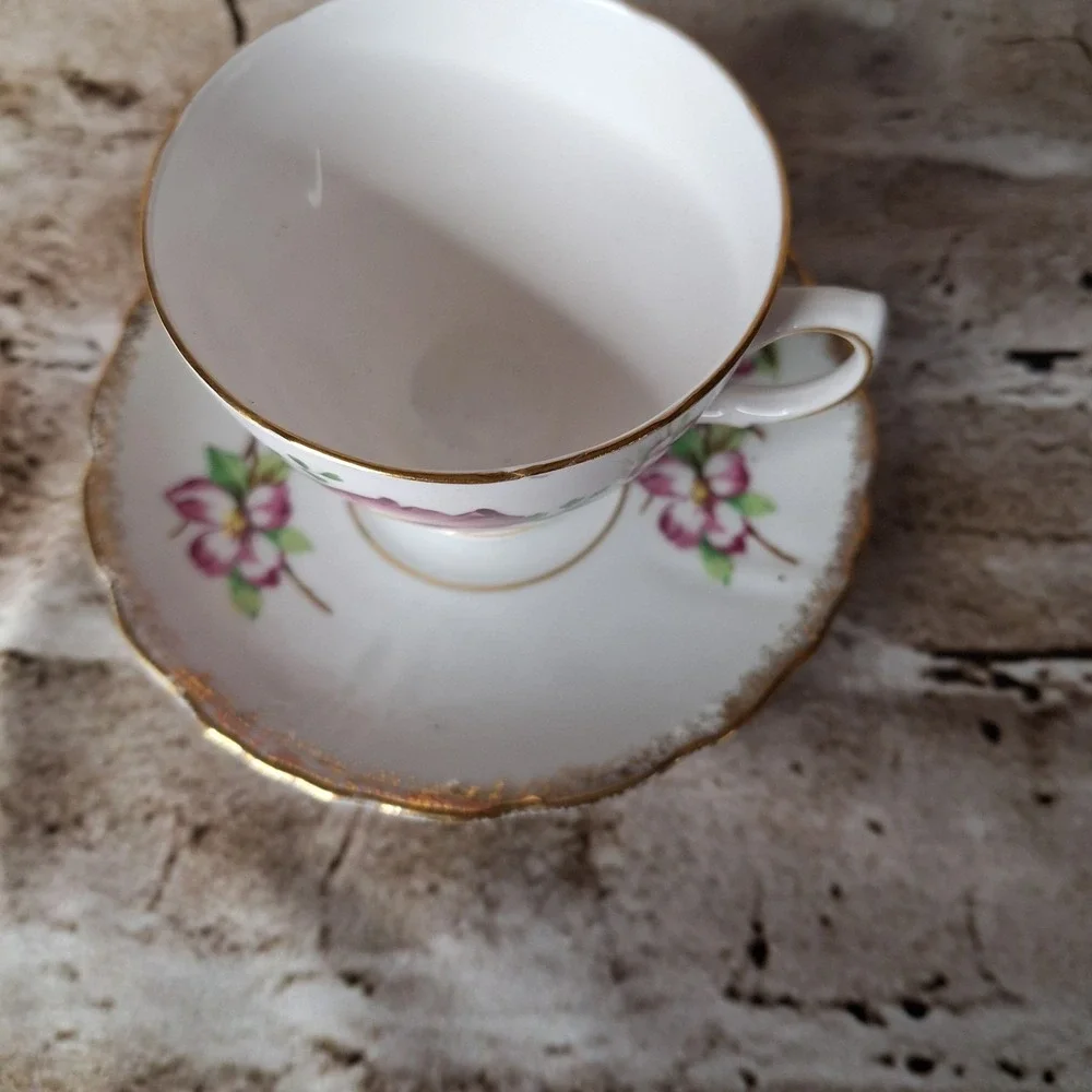 Crown Royal Vale bone china‎ cup & Saucer Sweet Pea Flower motif E46  & 2552